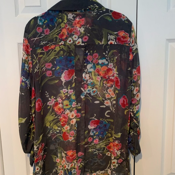 Kut from the Kloth women’s blouse size Medium. Slightly sheer - Picture 3 of 3